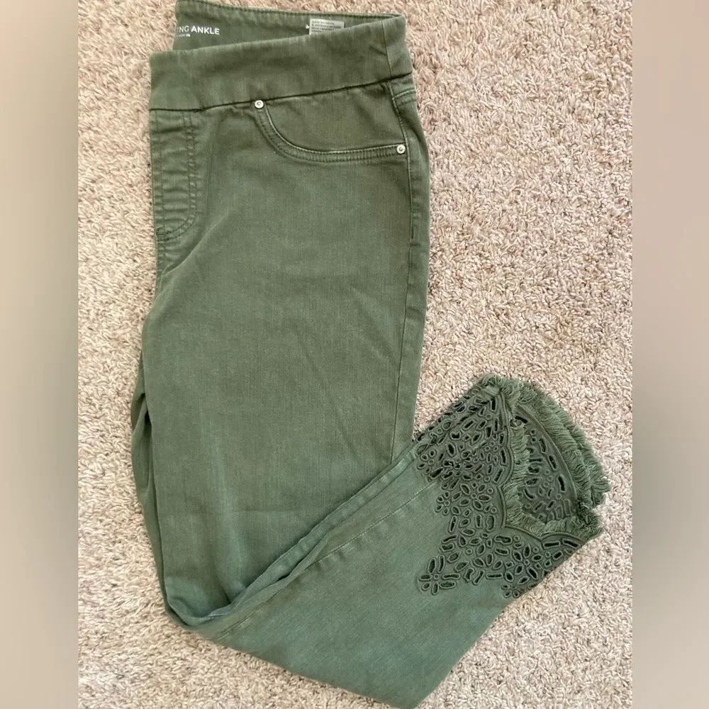 Chico's Olive High Waist Jeans w/ stencil Lacy Cut Bottoms
